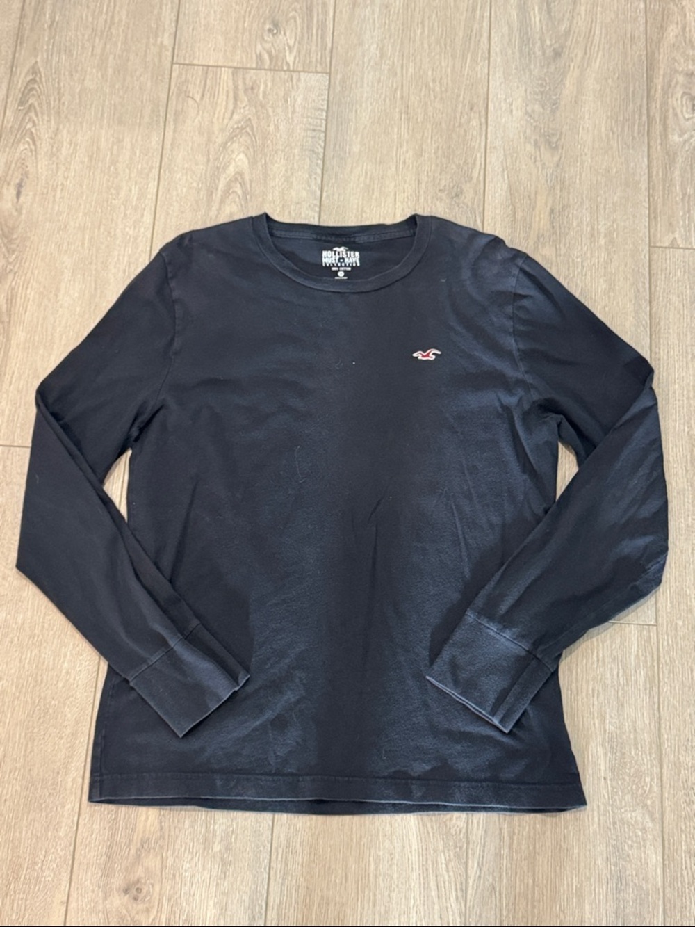 Hollister Men's Black Long Sleeve Crew with Small Logo